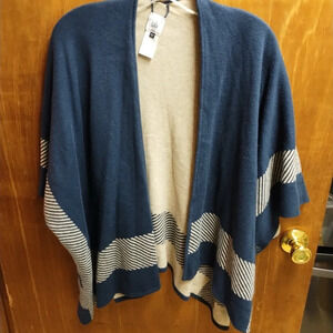 Cabi reversible shawl size  xs/s